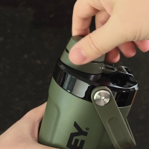 LifeStyn Active Vacuum Insulated Shaker Bottle – Dried Pine